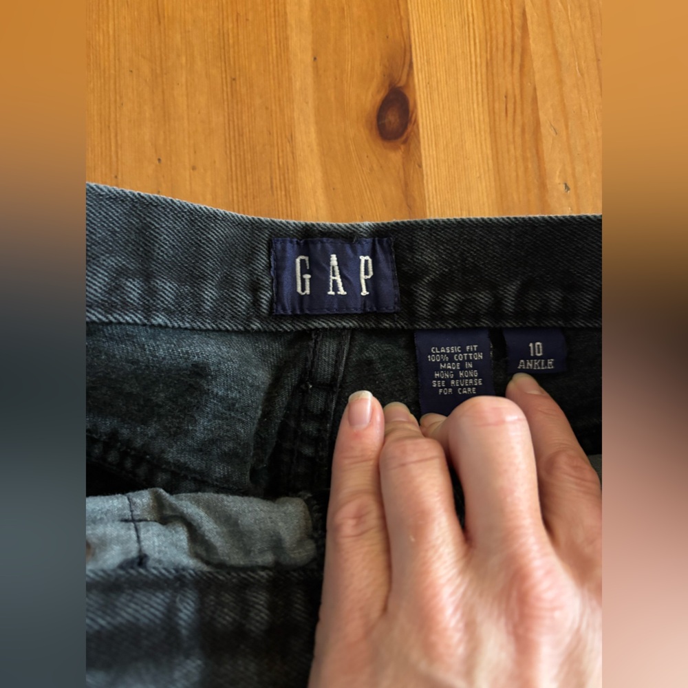 GAP Women's Black Tapered Ankle Jeans - Picture 2 of 3